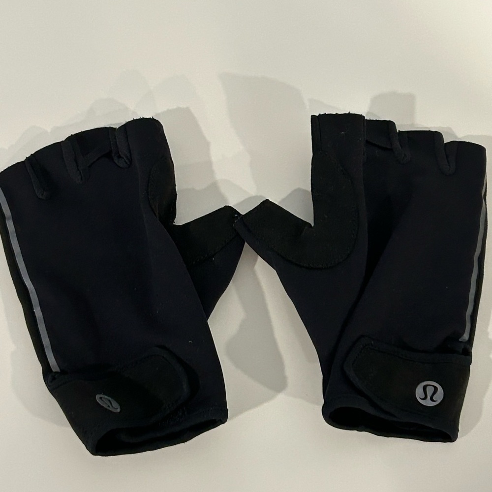 Lululemon weight lifting gloves
